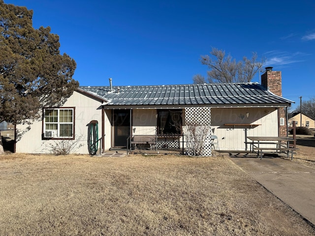 back of house featuring a yard