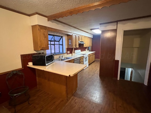 kitchen featuring sink, a textured ceiling, light wood-type flooring, kitchen peninsula, and white range with electric stovetop