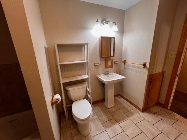 bathroom featuring toilet