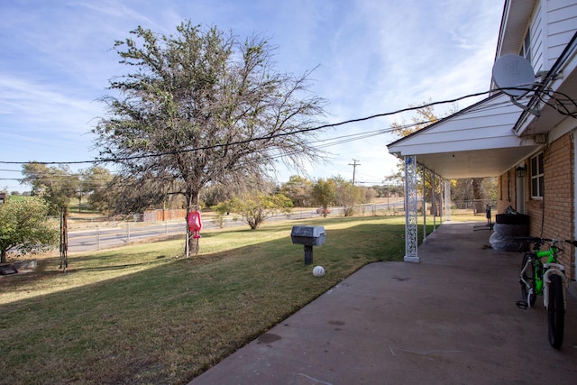 view of yard featuring a patio