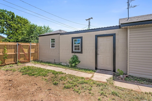 918 N Gray St, Amarillo, TX 79065 - view of outbuilding with a gate