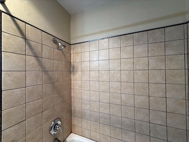 5003 Greenway Pl, Amarillo, TX 79109 - full bath with shower / washtub combination