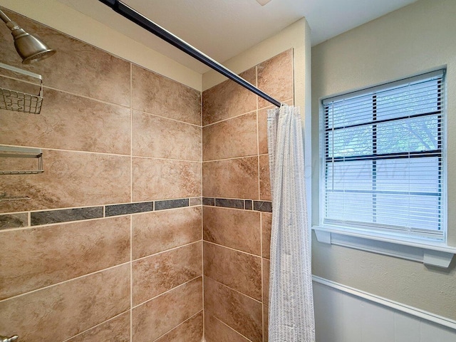 5003 Greenway Pl, Amarillo, TX 79109 - bathroom featuring tiled shower