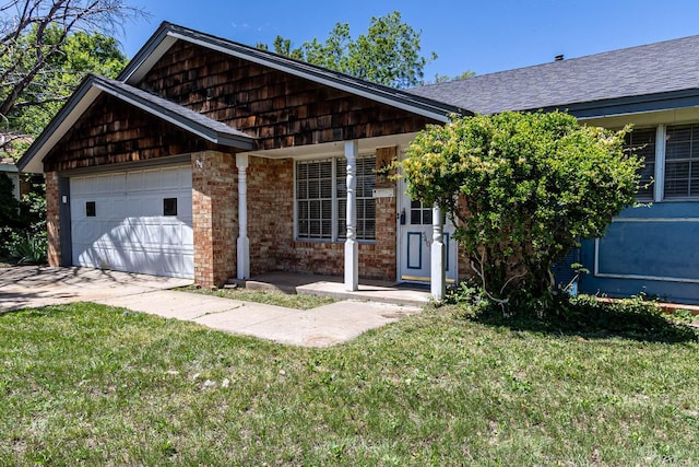 view of front of property featuring a front lawn, a garage, and roof with shingles