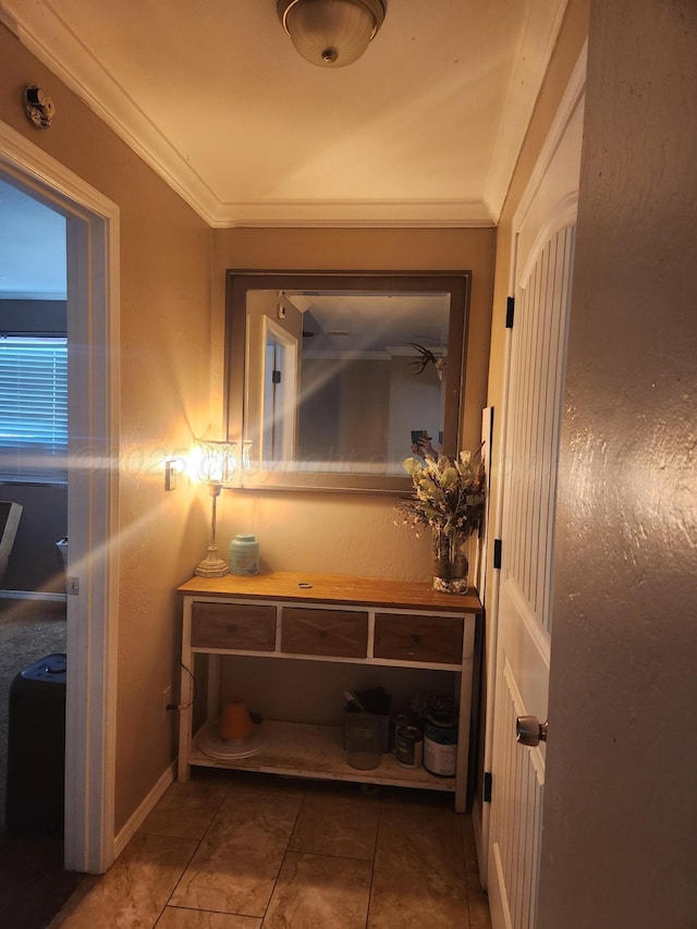 3114 Palm St, Amarillo, TX 79107 - detailed view of ornamental molding and baseboards