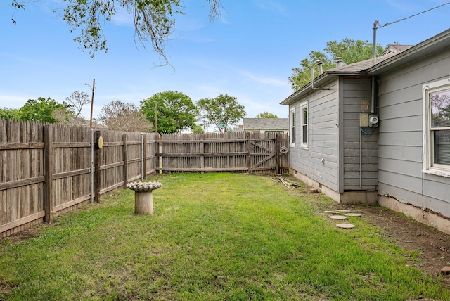 view of yard featuring a fenced backyard
