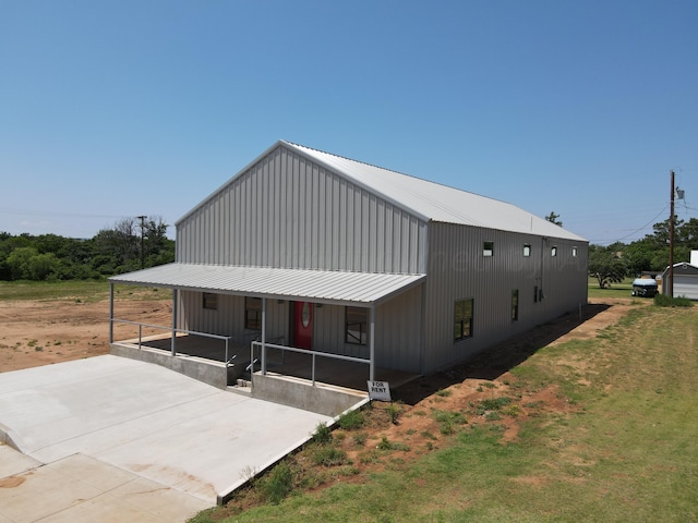 exterior space featuring a lawn