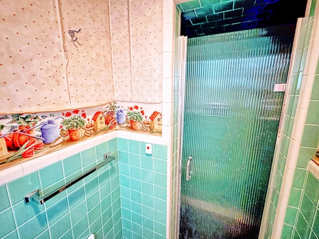 1301 S Fordham St, Perryton, TX 79070 - bathroom featuring a shower stall