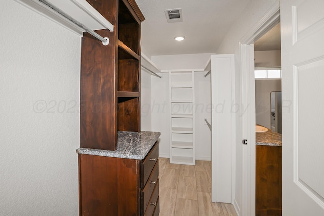3001 Bismarck Ave, Amarillo, TX 79118 - view of walk in closet