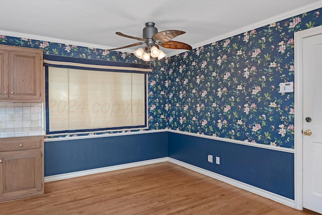 2614 Parker St, Amarillo, TX 79109 - unfurnished room with ceiling fan, wood finished floors, and wallpapered walls