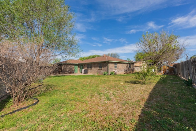 view of yard featuring a fenced backyard