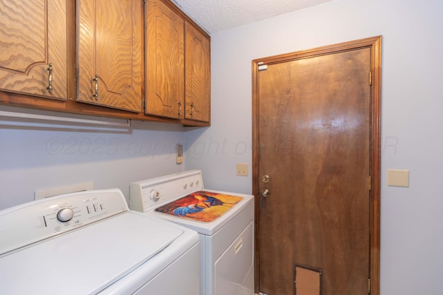 laundry room with cabinet space, a textured ceiling, and independent washer and dryer