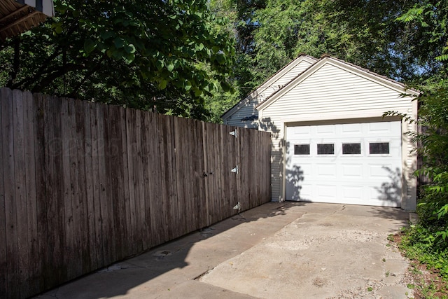 2402 S Ong St, Amarillo, TX 79109 - garage with driveway