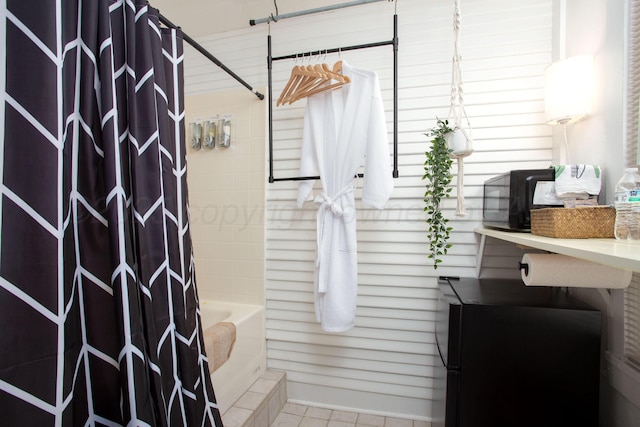2402 S Ong St, Amarillo, TX 79109 - bathroom with tile patterned floors and shower / tub combo with curtain