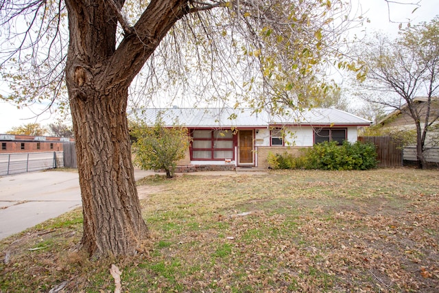 ranch-style home featuring a front yard