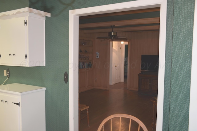 kitchen featuring a ceiling fan, white cabinets, wood finished floors, and light countertops