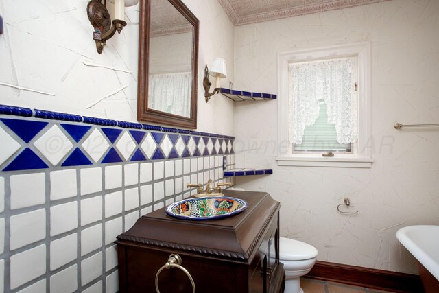 2615 S Hayden St, Amarillo, TX 79109 - bathroom featuring toilet and a freestanding bath