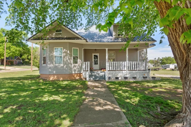 110 N Houston St, Shamrock, TX 79079 - bungalow-style home with a porch and a front lawn
