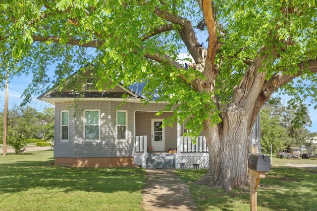 110 N Houston St, Shamrock, TX 79079 - view of front of property featuring a porch and a front yard