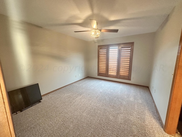 empty room featuring light carpet and ceiling fan