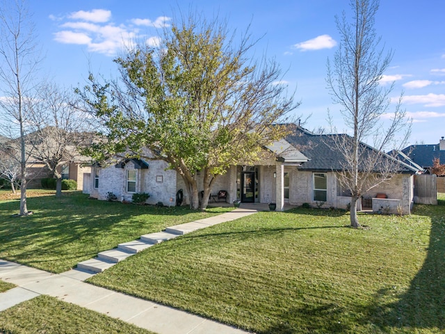 view of front of home featuring a front lawn