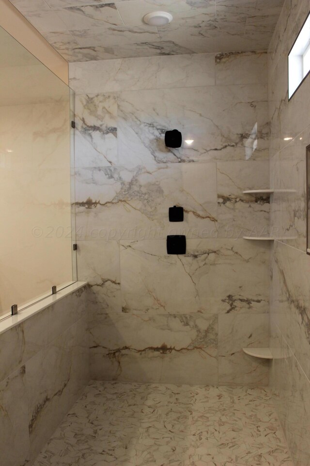 8104 Miami Ave, Amarillo, TX 79118 - full bath featuring a marble finish shower