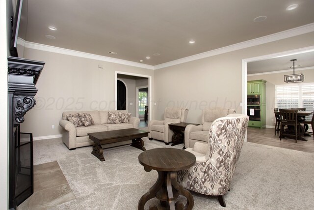 living room with plenty of natural light, baseboards, crown molding, and recessed lighting