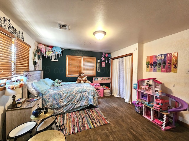 522 N Red Deer St, Pampa, TX 79065 - bedroom with wood finished floors and a closet