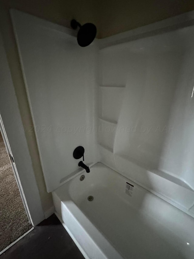 bathroom with tub / shower combination