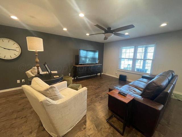 1711 N Holly Ln, Pampa, TX 79065 - living area featuring ceiling fan, recessed lighting, baseboards, and wood finished floors