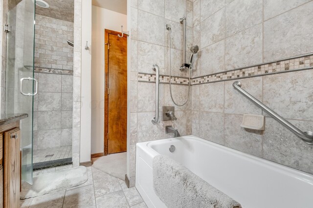 300 W 11th St, Wheeler, TX 79096 - bathroom featuring tiled shower / bath