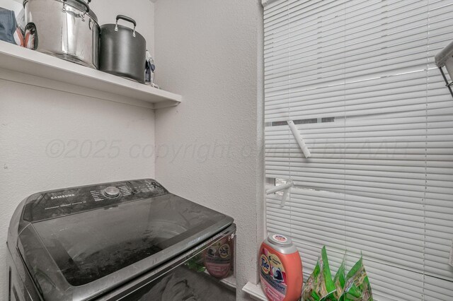 7209 Explorer Trl, Amarillo, TX 79118 - clothes washing area with washer / dryer and a textured wall