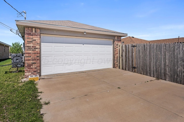 7209 Explorer Trl, Amarillo, TX 79118 - detached garage featuring fence