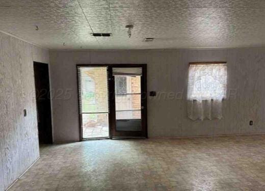 1035 N Duncan St, Pampa, TX 79065 - unfurnished room with plenty of natural light