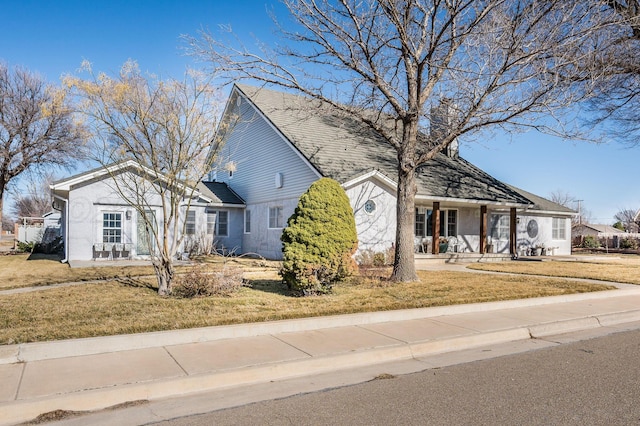 view of front of home with covered porch and a front lawn