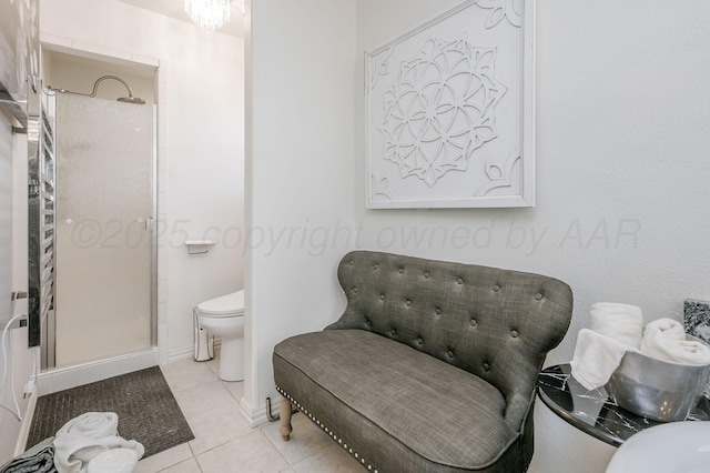 full bath with toilet, a shower stall, baseboards, and tile patterned flooring