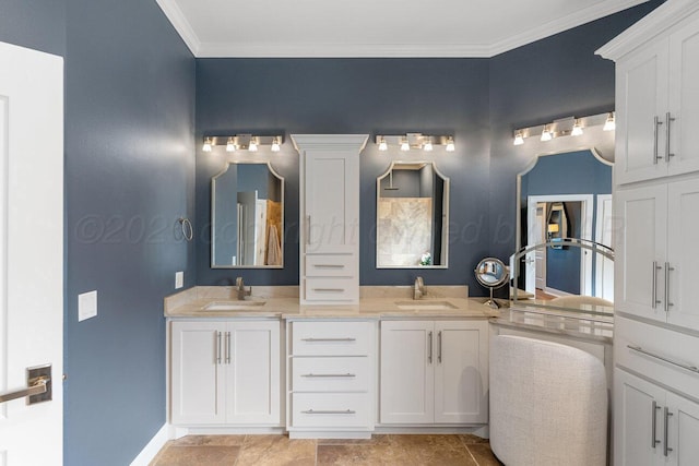 27 Carnoustie Ln, Amarillo, TX 79124 - full bath featuring double vanity and crown molding