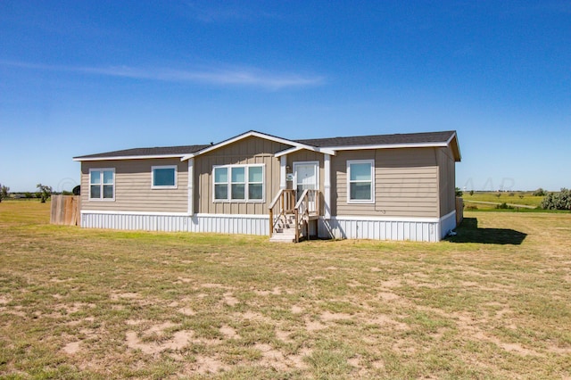 manufactured / mobile home featuring a front lawn