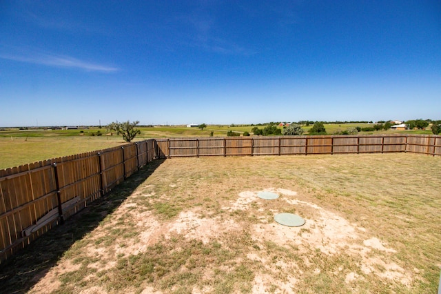 view of yard featuring a rural view