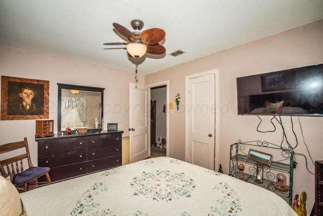 bedroom featuring ceiling fan