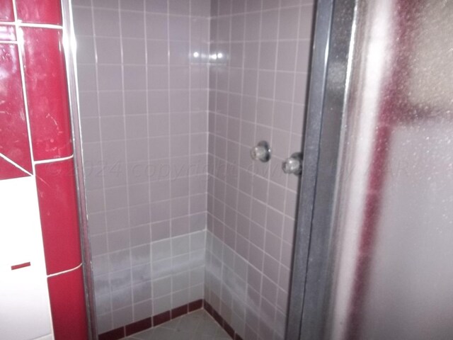 bathroom with tiled shower