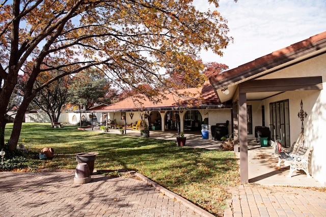 view of yard featuring a patio area