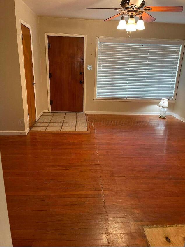 1512 Maple St, Amarillo, TX 79107 - foyer entrance featuring light wood-style flooring, baseboards, and a ceiling fan