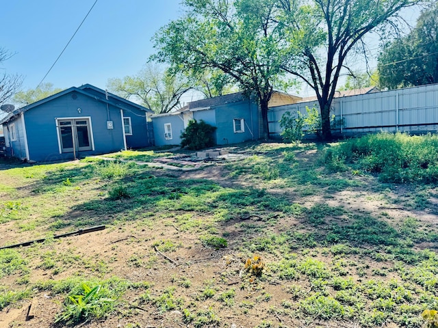 2400 SW 4th Ave, Amarillo, TX 79106 - view of yard with fence