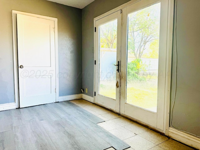 2400 SW 4th Ave, Amarillo, TX 79106 - entryway featuring light wood-style flooring and baseboards