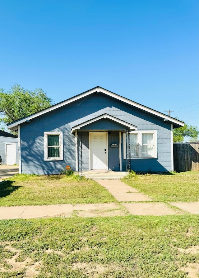 2400 SW 4th Ave, Amarillo, TX 79106 - bungalow with a front yard and fence