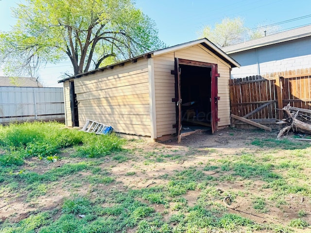 2400 SW 4th Ave, Amarillo, TX 79106 - view of shed with fence