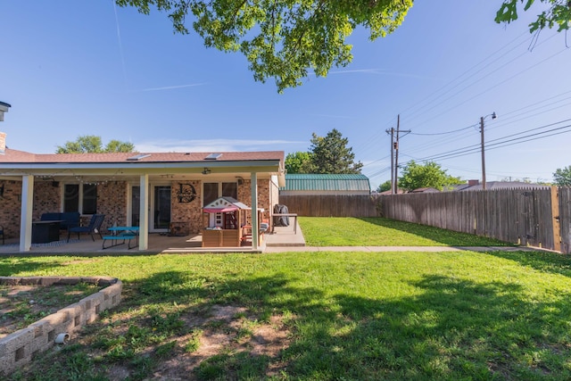 view of yard featuring a patio area