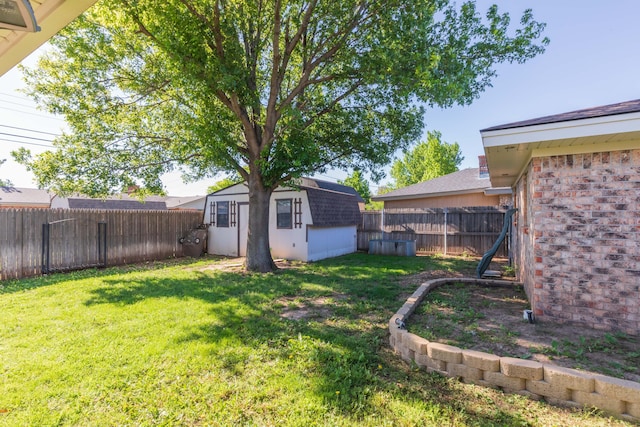 view of yard featuring an outdoor structure and a shed
