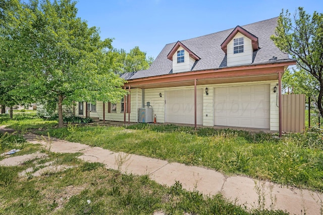 102 S Sumner St, Pampa, TX 79065 - view of front facade featuring a shingled roof and a garage